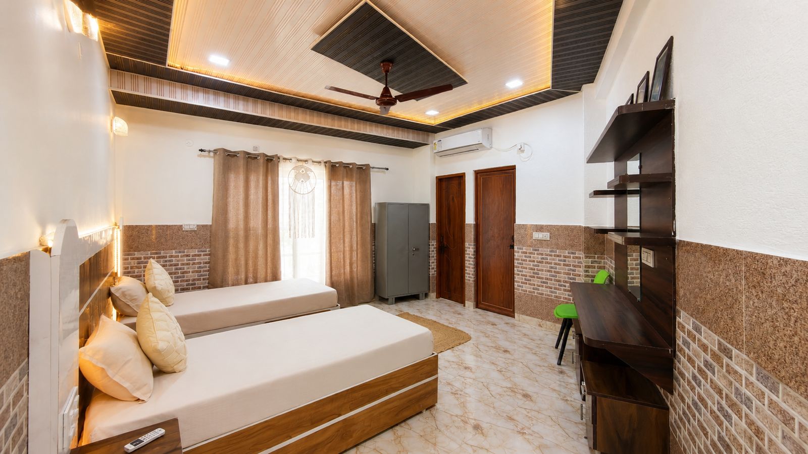 Double sharing twin room at Lily's Retreats, Tapovan